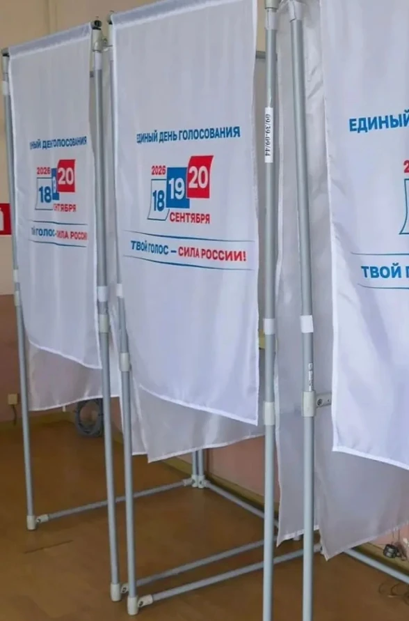 Избирательные участки города уже открыты. Сегодня - первый день голосования, и жители а...