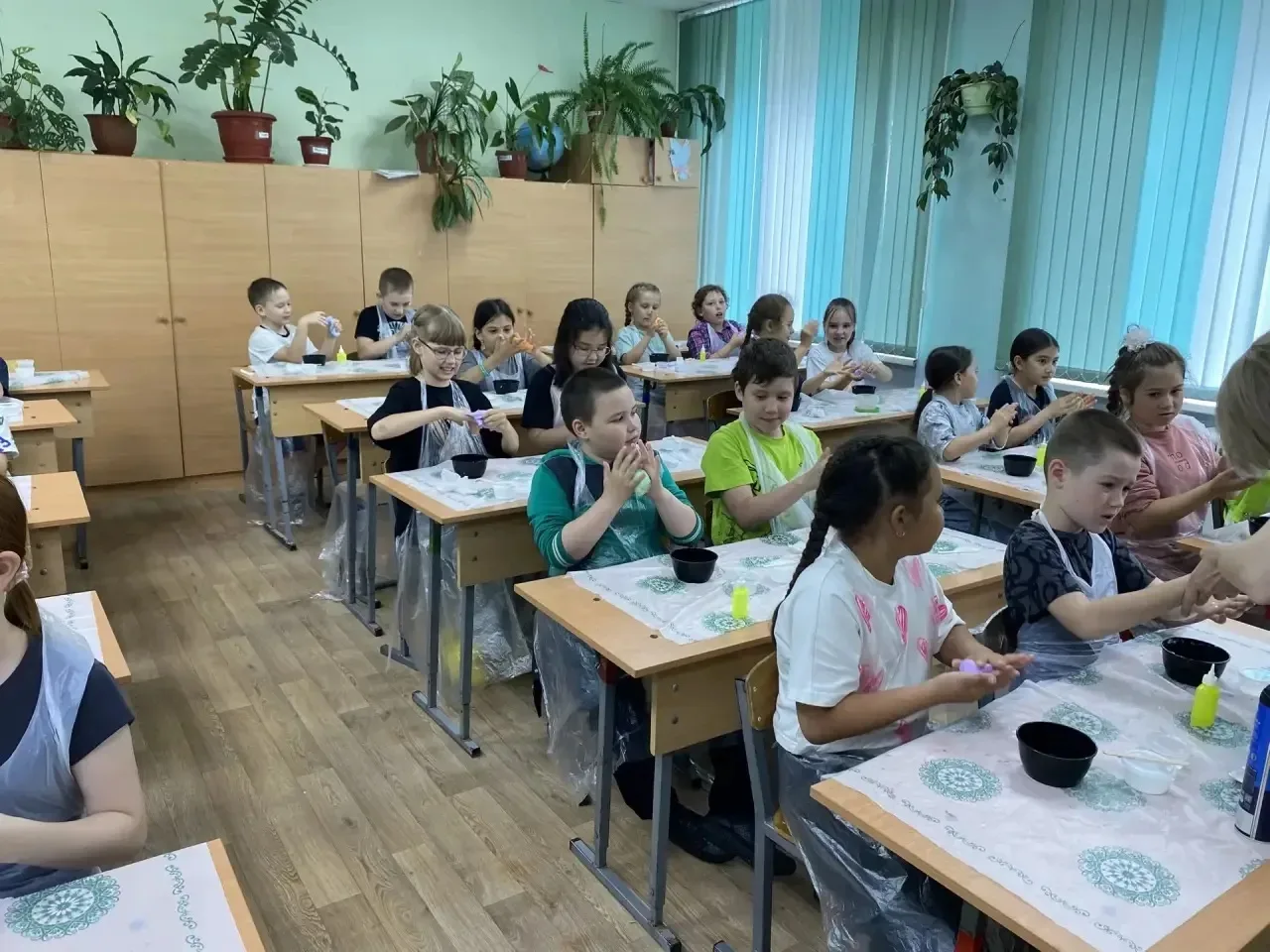 Восьмой день в нашем лагере выдался по-настоящему «взрослым» для одних и творческим для других. Расс