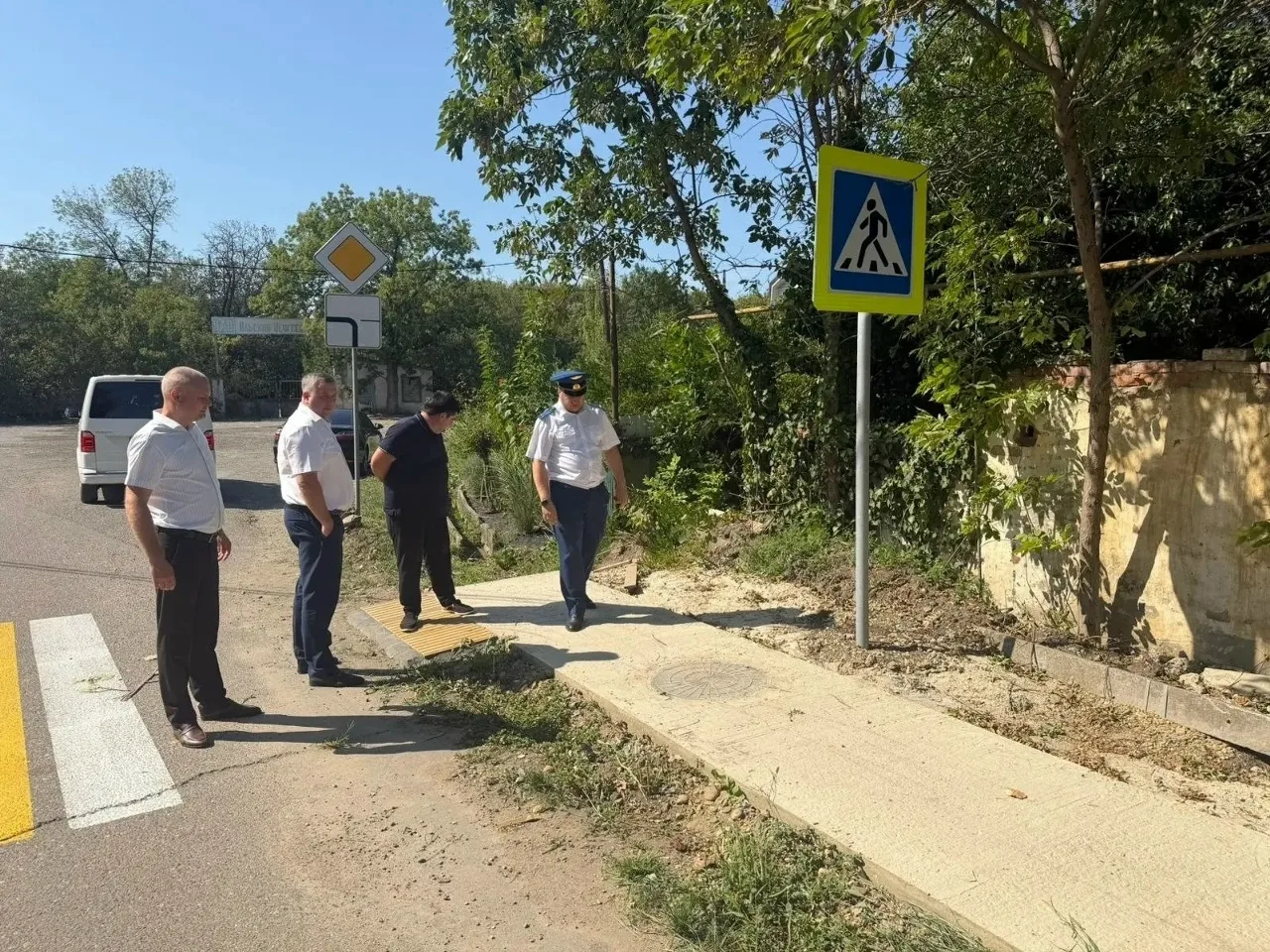 Прокурор Северского района проинспектировал работы по благоустройству общественной терр...