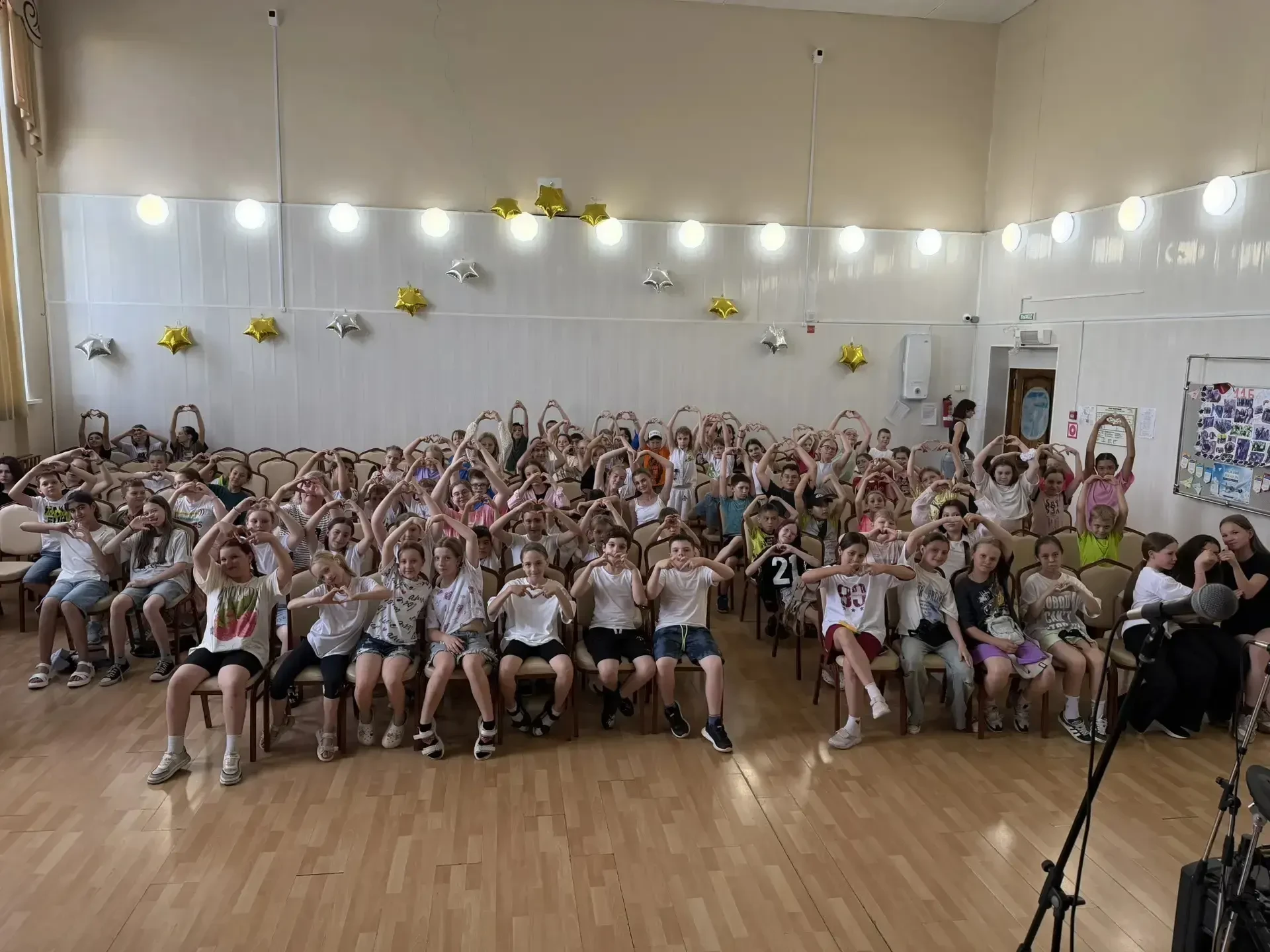 Осторожно! Встречайте бурю эмоций! 🌪️

В «Нескучных каникулах» случился настоящий концертный батл! 