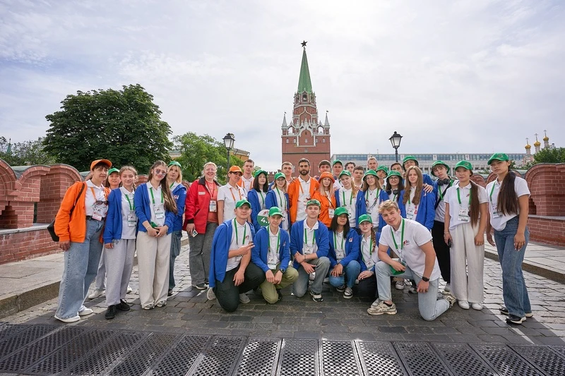 С ДНЁМ РОССИИ! 🇷🇺

Россия — это сотня культур в одном сердце. А ещё — десятки непохожих городов, к