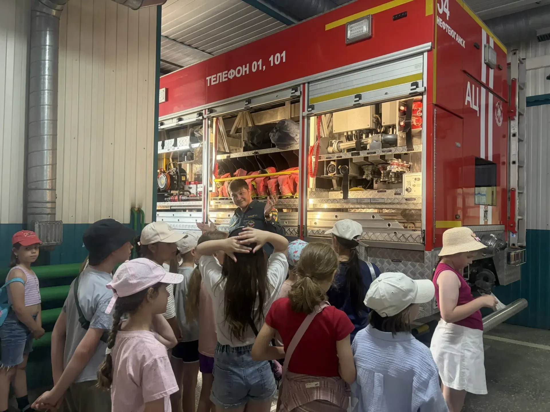 🚒 Профессия, требующая мужества.

Для ребят 2 и 5 отрядов распахнула свои двери пожарная часть №54.