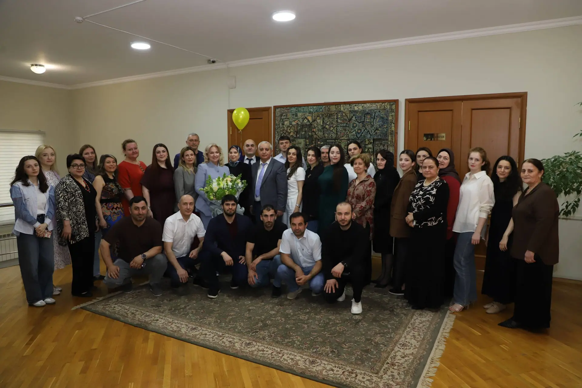 💐 Сегодня всем коллективом поздравили с днём рождения нашего дорогого руководителя — в...