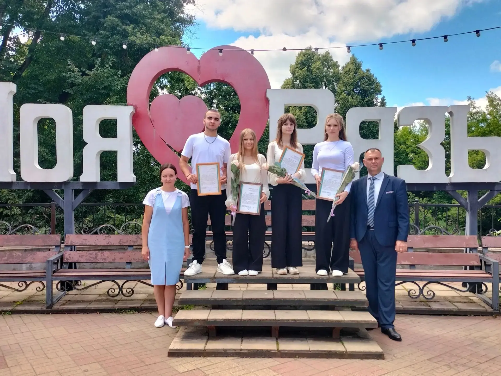 Сегодня в нашем городе состоялось торжественное чествование медалистов!

С напутственными словами и 