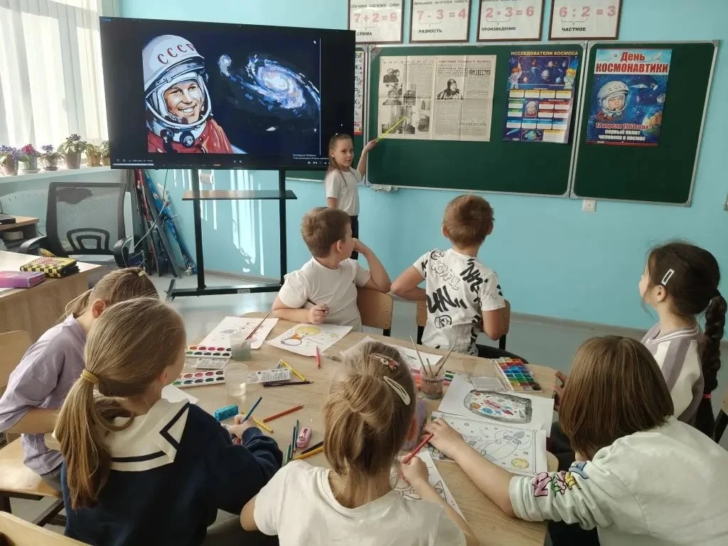 🚀В дни весенних каникул во 2 «В» классе прошло мероприятие, посвященное Дню космонавтики.  🛰️Ребята 