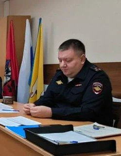 Двух полицейских приговорили к 13 и 10 годам строгого режима за изнасилование 17-летней девушки в па