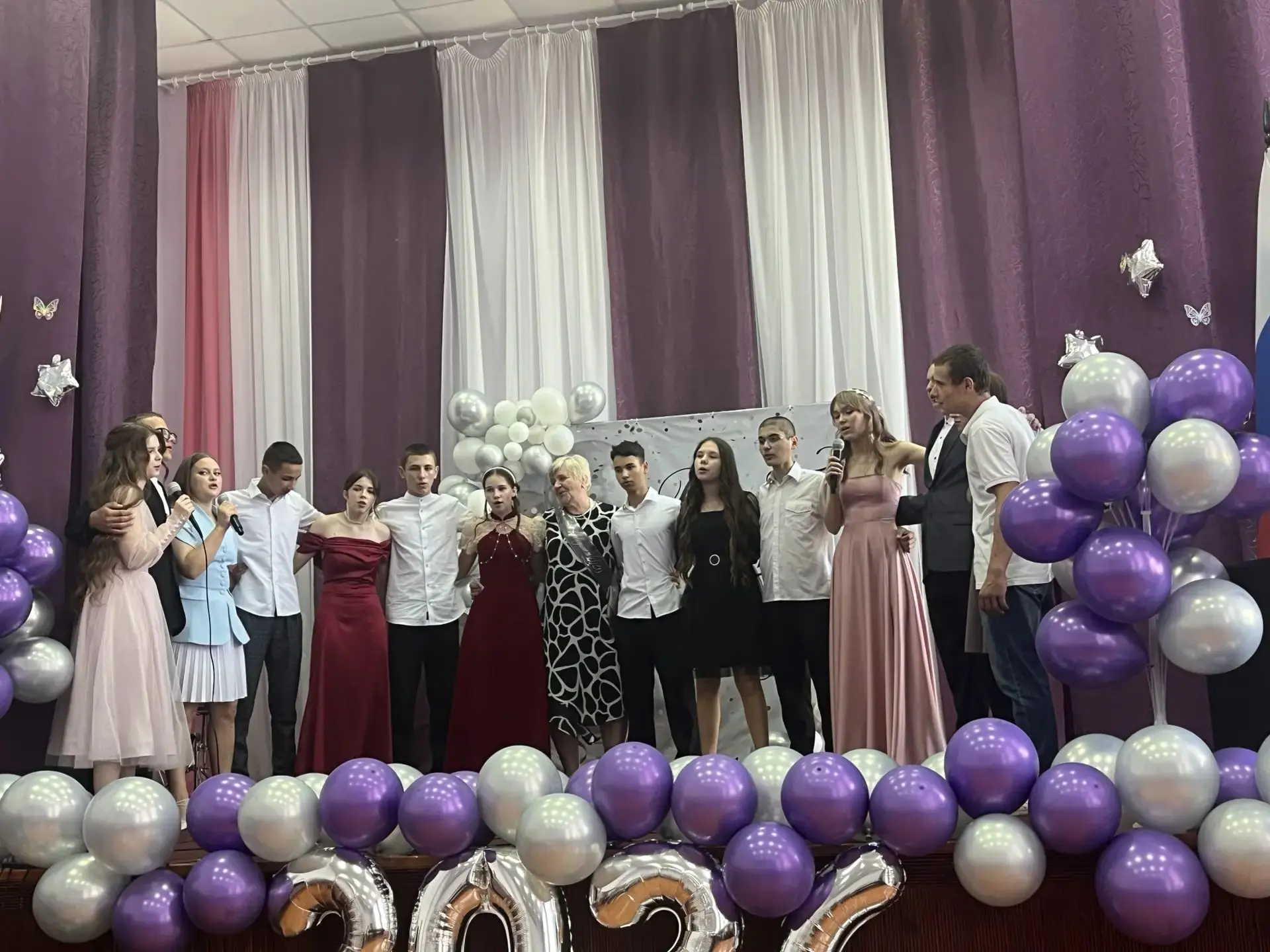 🎉 В нашей школе прошёл выпускной для 9 класса 🎉