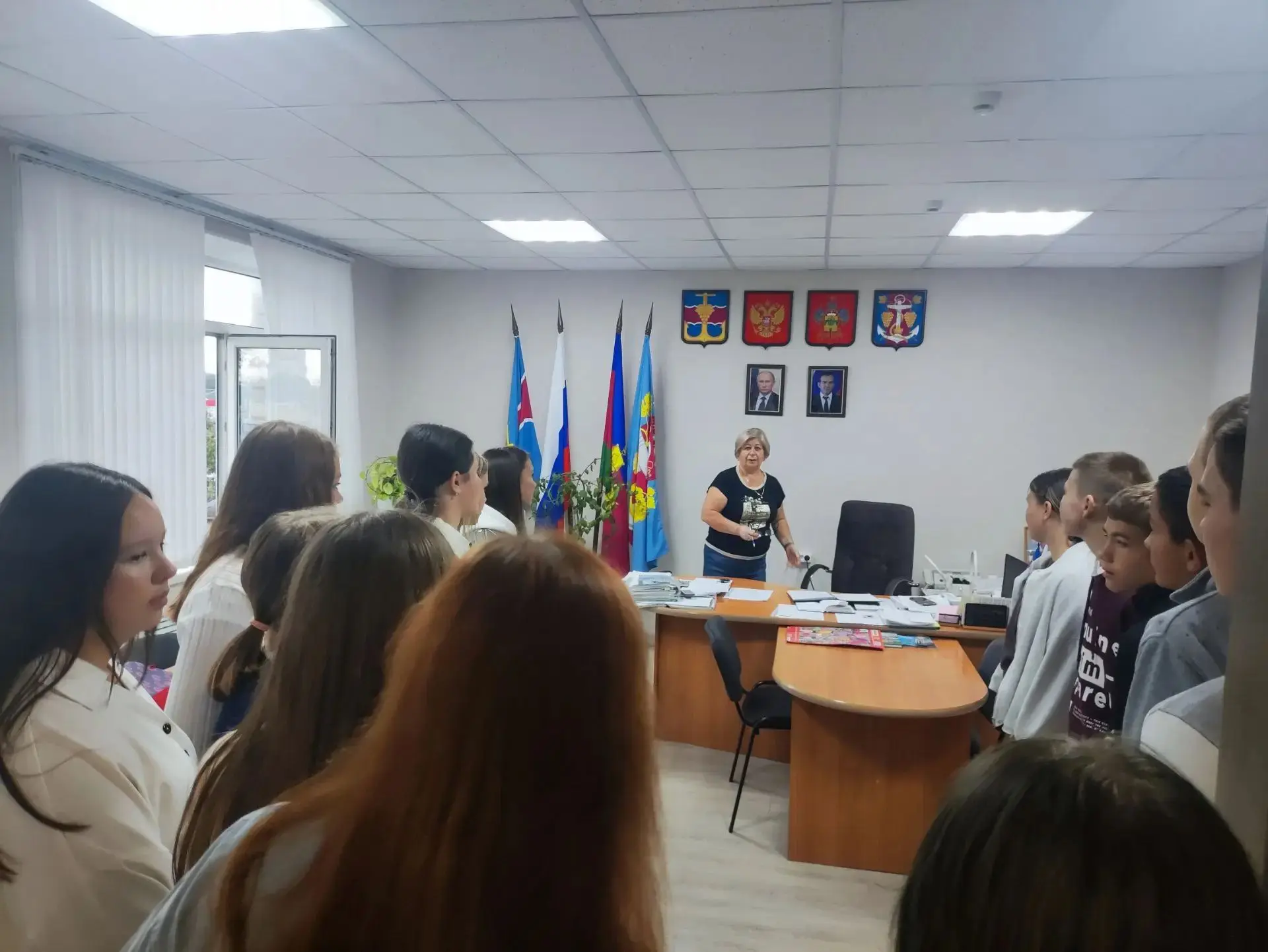 📢 Школьники побывали в администрации Запорожского поселения🍁