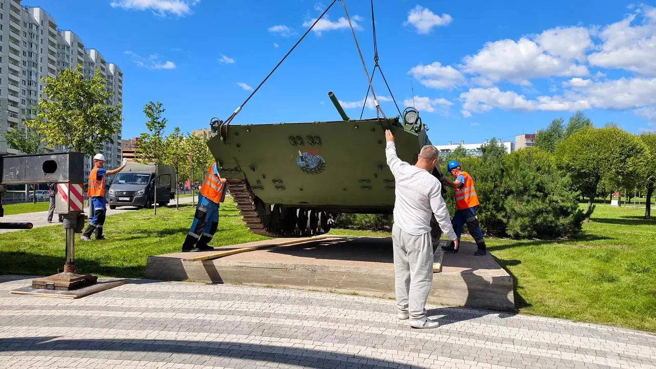 В парке Боевое братство установили боевую машину пехоты