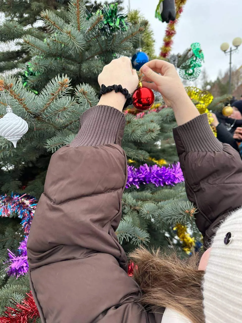 🎄 Новогодние традиции, которые объединяют 🎄  ✅ Сегодня обучающиеся 7 «В» класса нашего лицея приняли