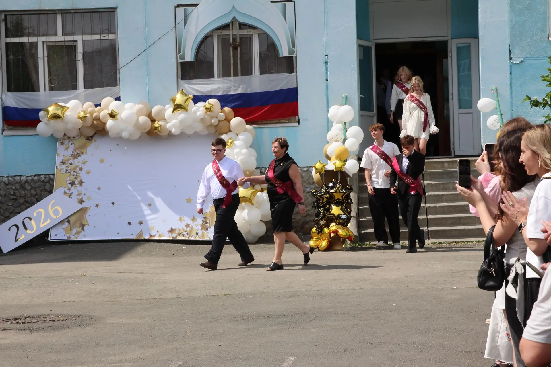 🛑Особенный день для одиннадцатиклассников!   🎓Для всех выпускников 11-х классов прозвенел последний 