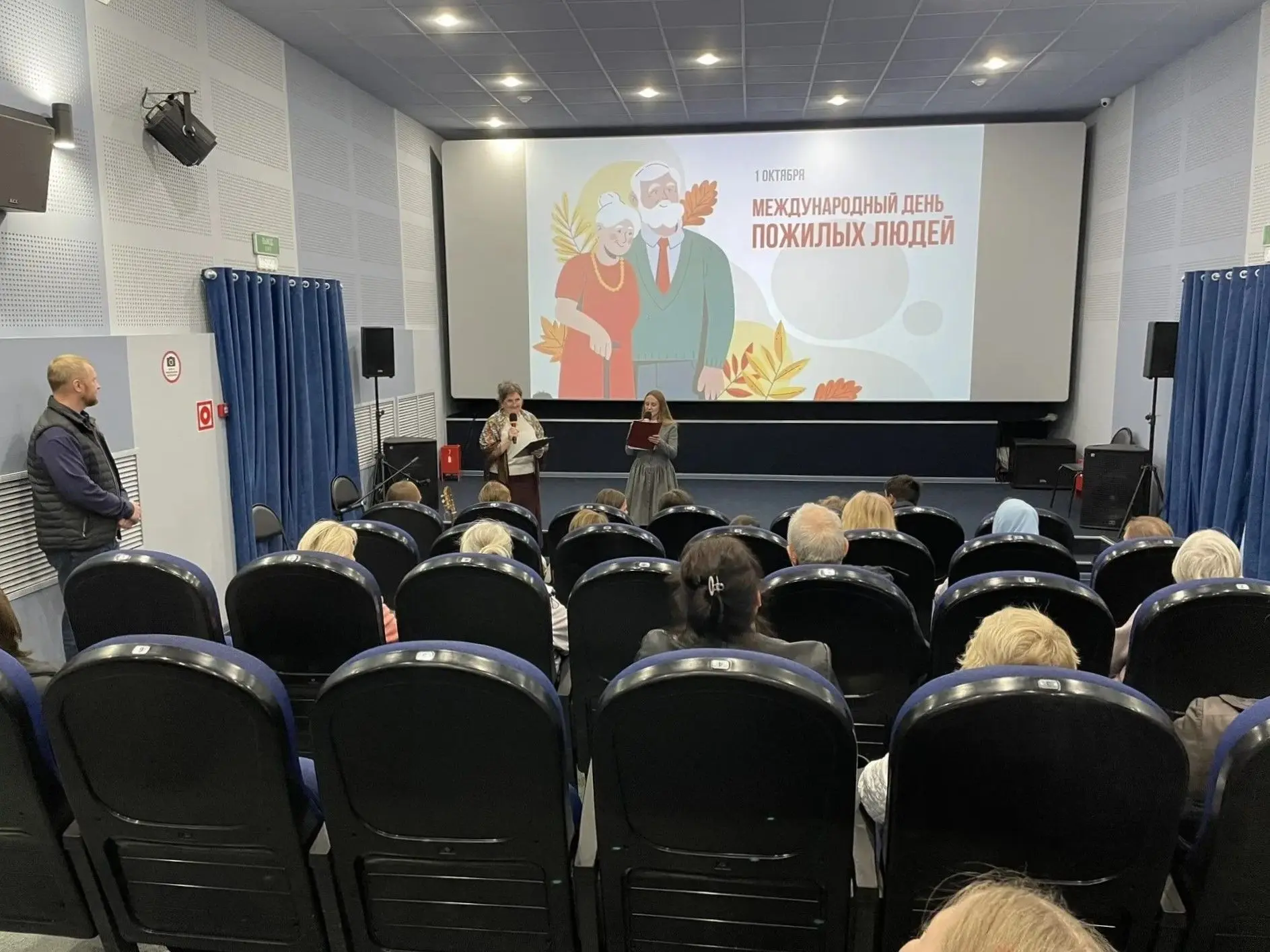 🎶 В День пожилого человека зрительный зал центра досуга «Спутник» наполняли звуки музы...