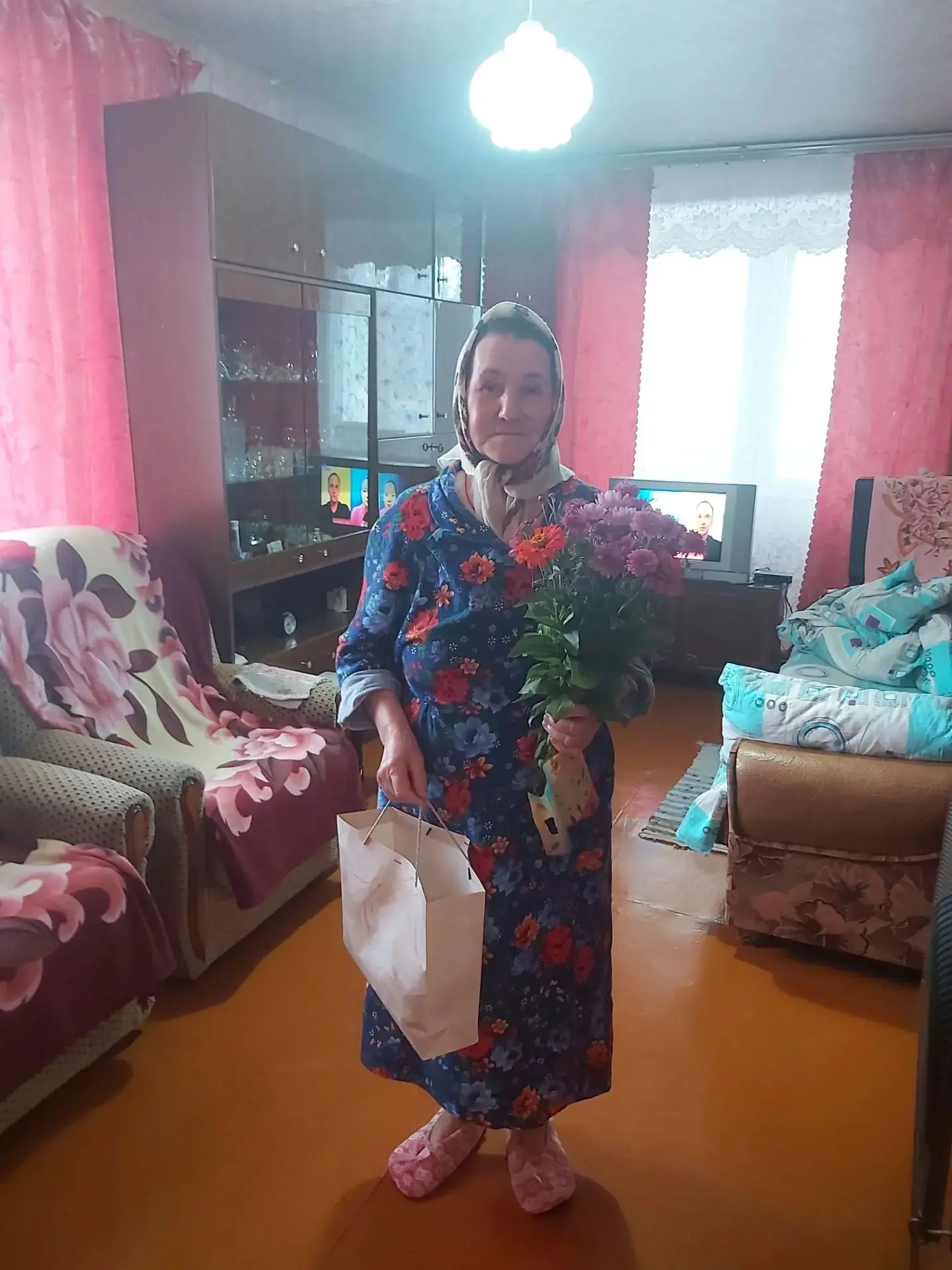 В деревне Малая Песочня отметила  80 летний юбилей одна из  возрастных жительниц села -...
