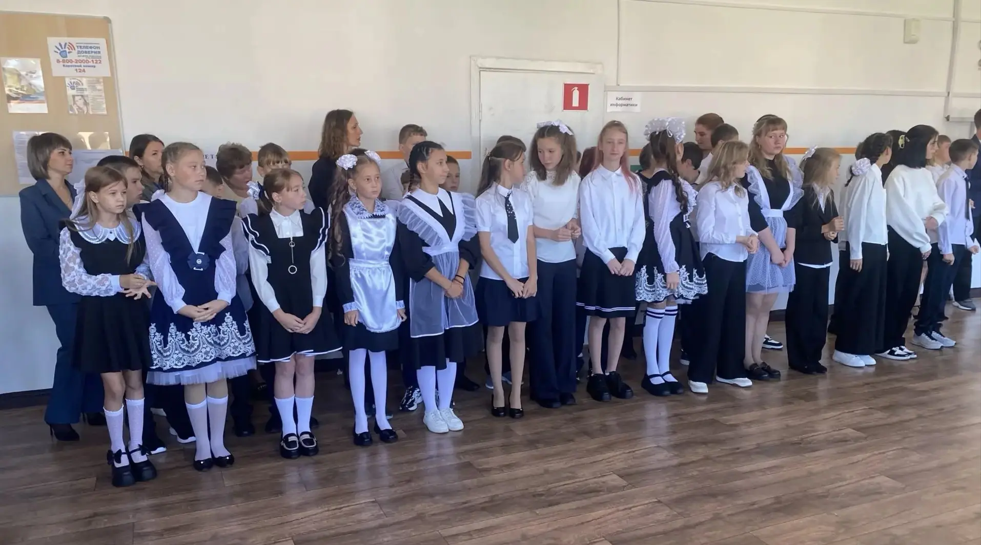 💐Сегодня наша школа вновь распахнула свои двери навстречу ученикам, наполнившись звонк...