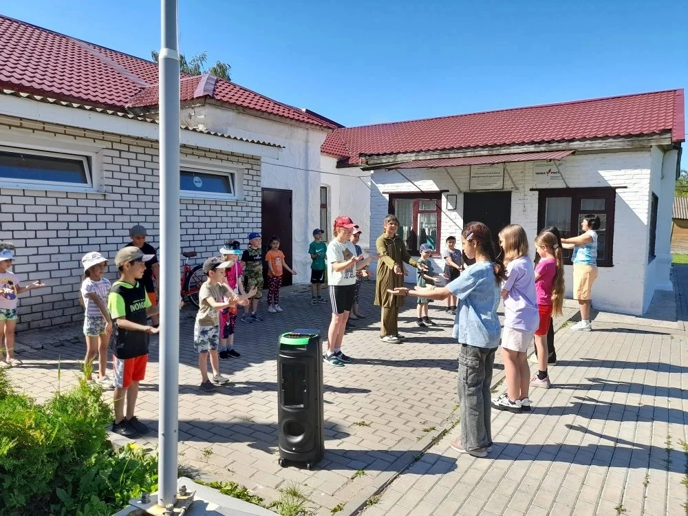 Пришкольный лагерь "Радуга".     День 11.  
 Сегодняшний день был  наполнен зажигательной музыкой и 