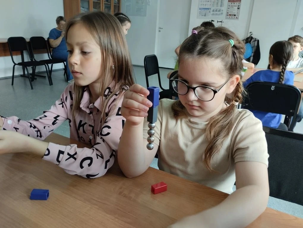 ЧТО БЫЛО В ЛАГЕРЕ СЕГОДНЯ? НАУКА. ЧИСТАЯ НАУКА 🧪🔬⚡

Без шуток: наш лагерь сегодня превратился в фи