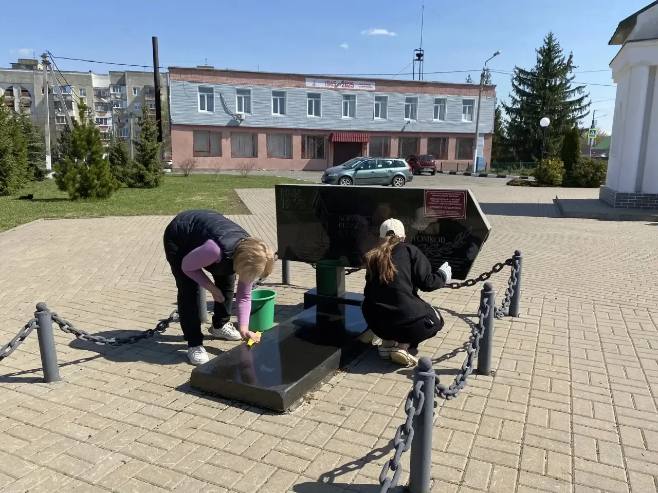 В рамках Всероссийской недели субботников «Мы за чистоту» в поселке Северный прошел осо...
