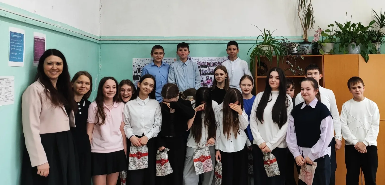 🌸 Предпраздничное тепло в наших стенах!  Сегодня в нашей школе царила особенная атмосфера — атмосфер
