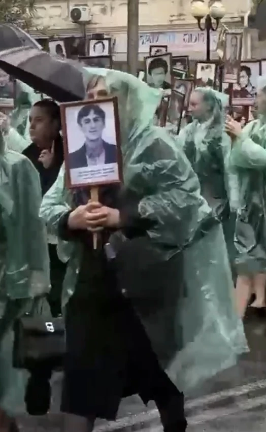 Парад Победы в Сухуме завершился шествием Бессмертного полка