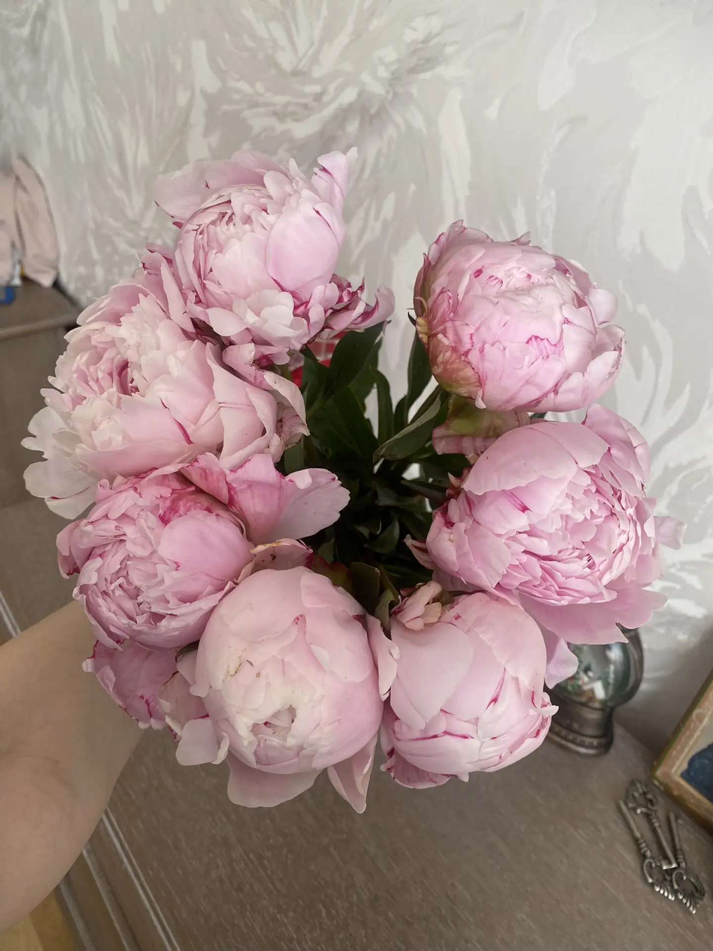 Супруг удивил так удивил🥰 поздравил с годовщиной. Не свадьбы. А предложения руки и сердца … не знаю
