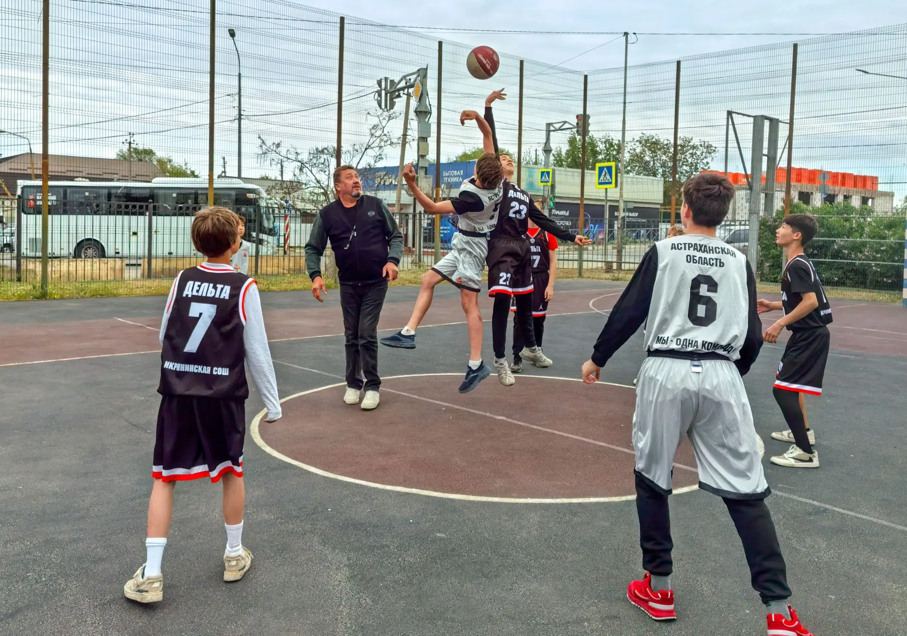 🏀 Второй день баскетбольного турнира, посвящённого Дню Победы, подарил новые спортивные победы! 🏀  Н