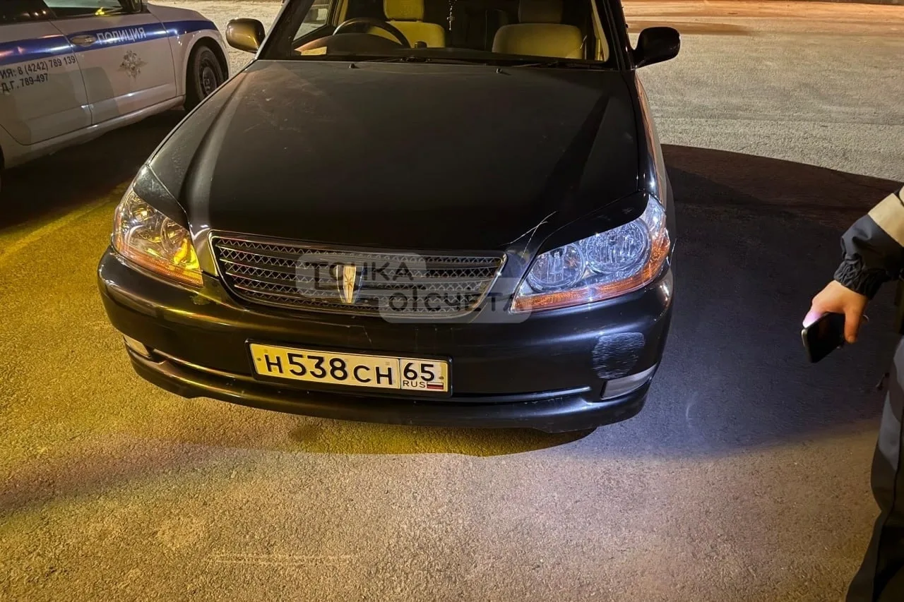 ❗️На парковке в Южно-Сахалинске кто-то притёр Toyota Mark II и скрылся Госавтоинспекция продолжает и