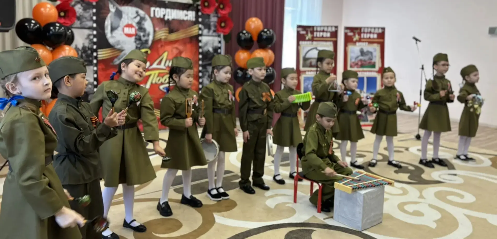 Воспитанники МКДОУ "Детский сад 1 г. Камызяк",  оркестровый ансамбль 
"Веселые ритмы" принял участие