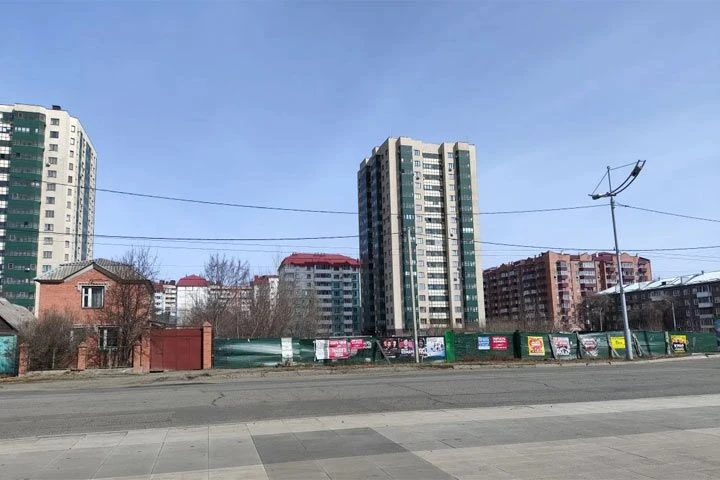 ХАКАСИЯ СТРОИТ БЫСТРЕЕ, ЧЕМ ТРЕБУЕТ МОСКВА Республика в условиях общероссийского спада демонстрирует