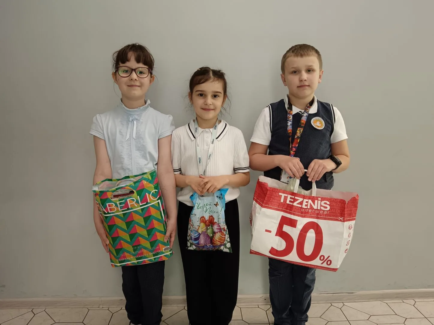📅 22 мая в гимназии на двух площадках действительно кипела работа!  Мы сдавали макулатуру и "Крышечк