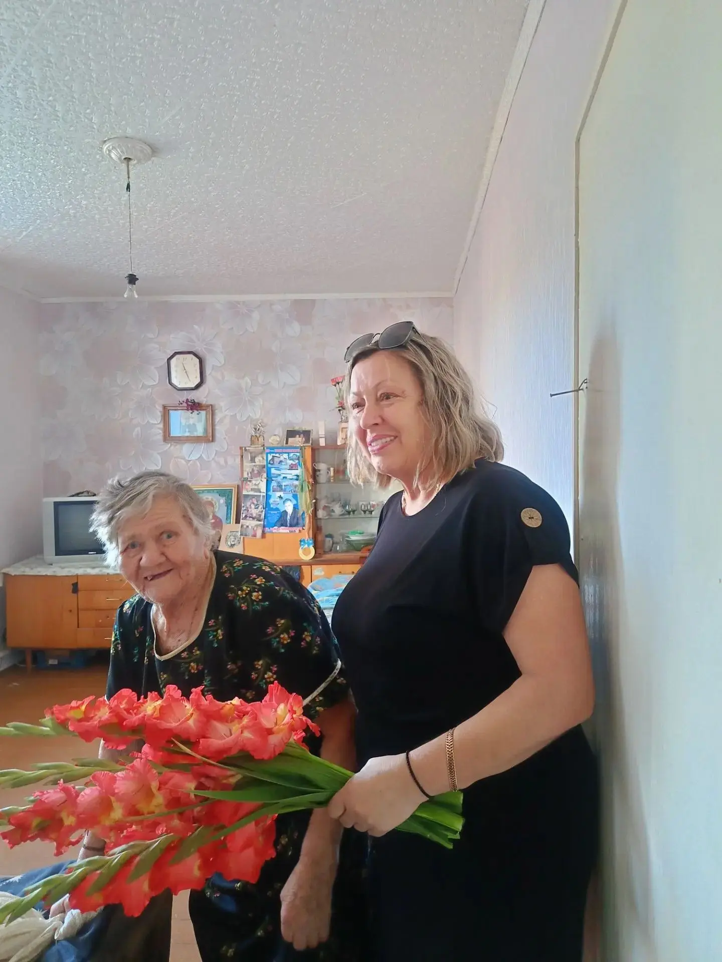 Свой 100-летний юбилей отметила жительница микрорайона Чулым -3, труженица тыла, ветера...