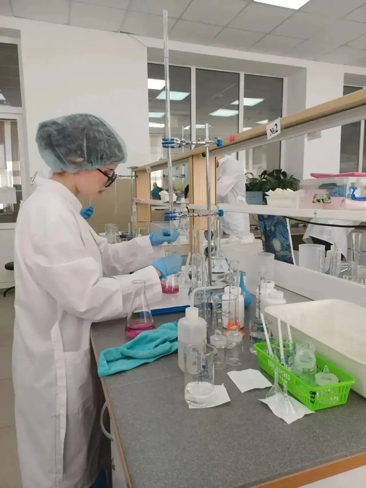 ДЕМО- экзамены🧪

Студенты-выпускники группы Т-22-1 специальности 18.02.03 «Химическая технология не