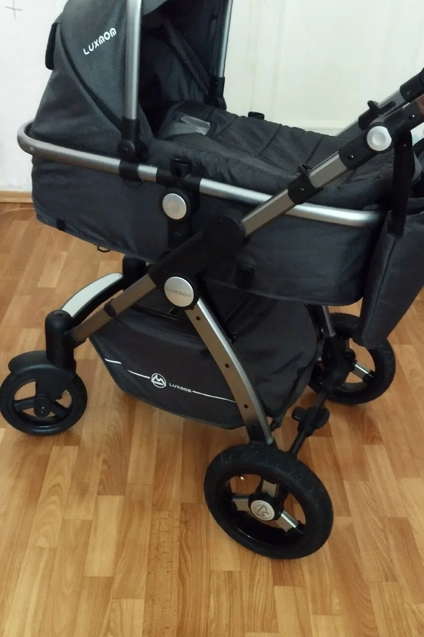 Продам коляску Luxmom, б/у, 15000 руб.