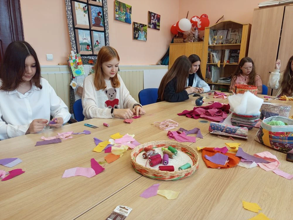 🪷 Сегодня для 6 класса урок труда прошёл в необычном месте — в Городском Дворце культуры железнодоро