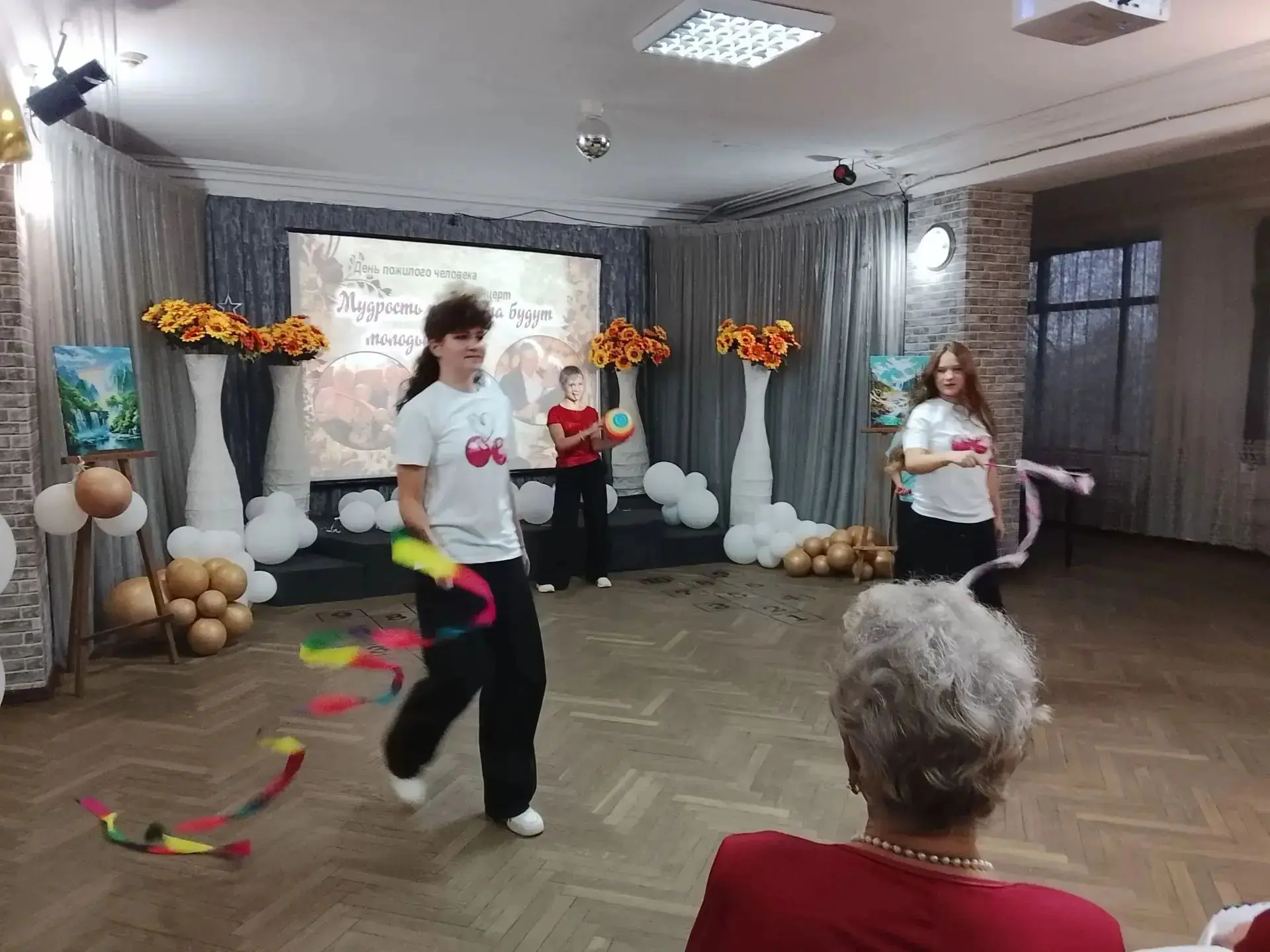 Ученица 7 А класса Орлова Варвара приняла участие в концерте ко Дню пожилого человека в...