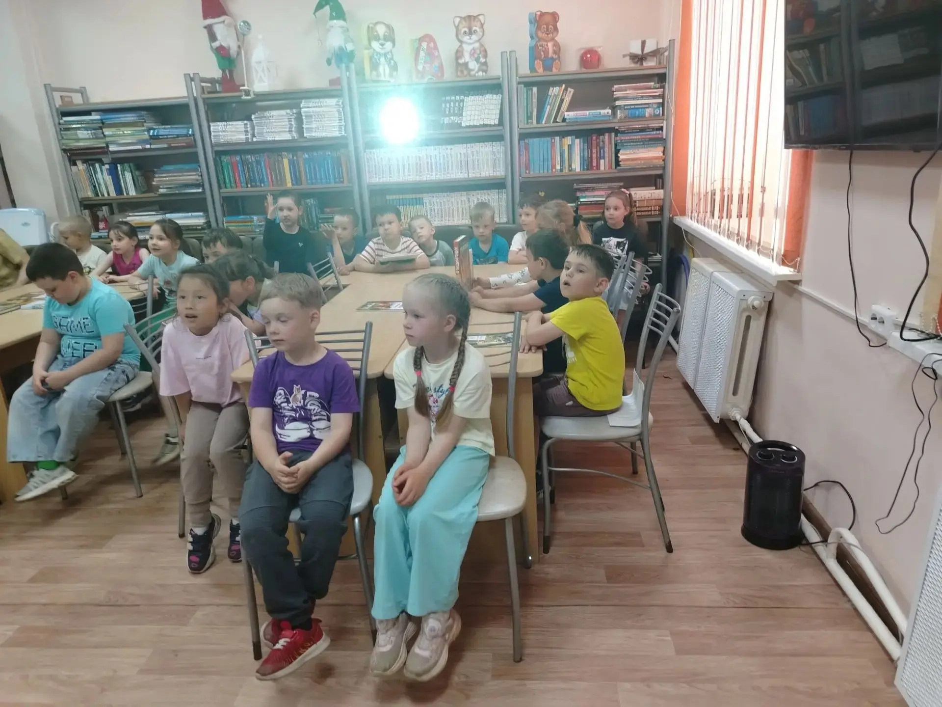 Сегодня наши воспитанники из старшей группы отправились в настоящую таежную экспедицию, не выходя за
