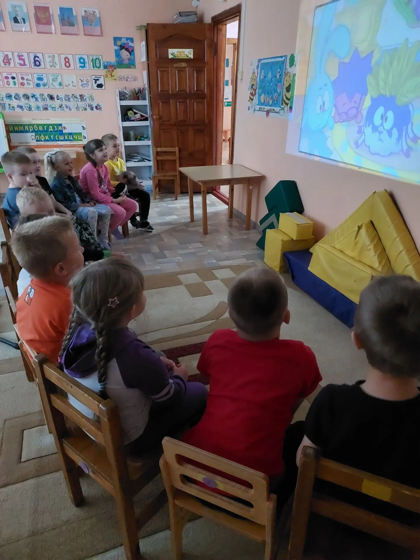 Просмотр мультфильмов.