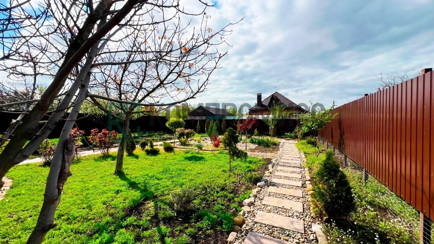 🏠 ID 128576674 Адрес: Краснодарский край, Северский р-н, п.г.т. Афипский  📍 Кирпичный дом «под тапоч