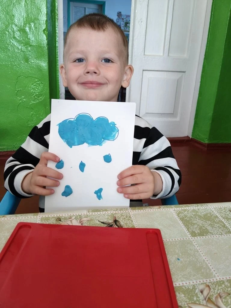 🎨 Во второй младшей группе было проведено занятие по лепке  на тему "Дождик кап-кап-ка...