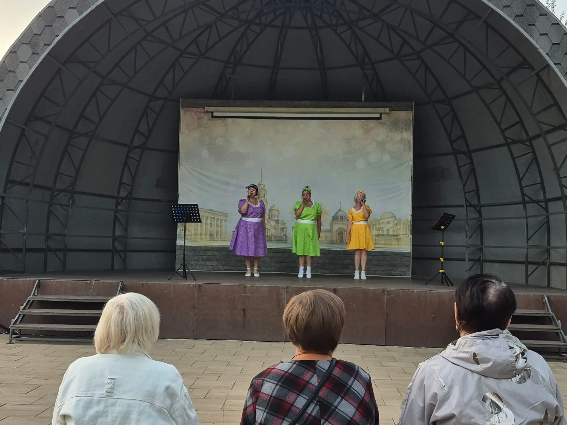 29 августа на летней эстраде Городского парка состоялась яркая музыкальная программа «Л...