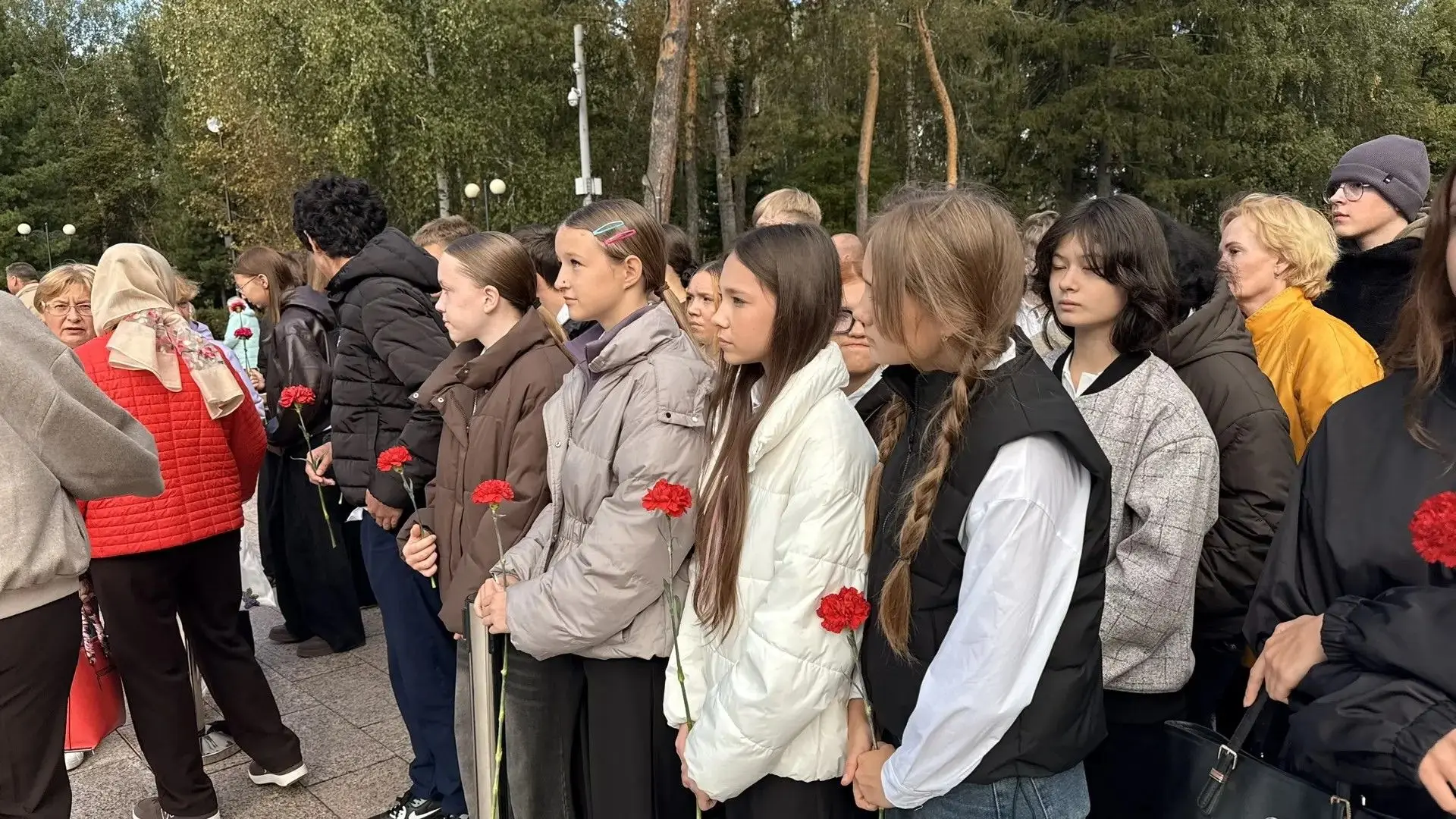 Сегодня, 3 сентября, 8Б класс принял участие в городском митинге в Лагерном саду, посвя...