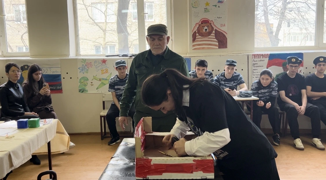 Сегодня в нашей школе прошло мероприятие, посвящённое Дню защитника Отечества!  В состязаниях участв