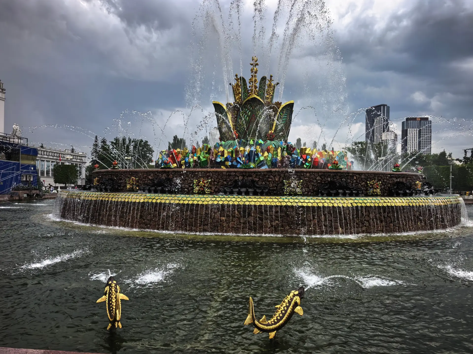 ⛲️💎 Самый сказочный фонтан ВДНХ

Фонтан «Каменный цветок» — настоящее произведение искусства, в кот