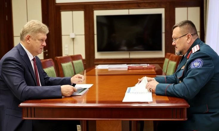 Полпред Анатолий Серышев провёл рабочую встречу с атаманом Сибирского казачьего войска ...