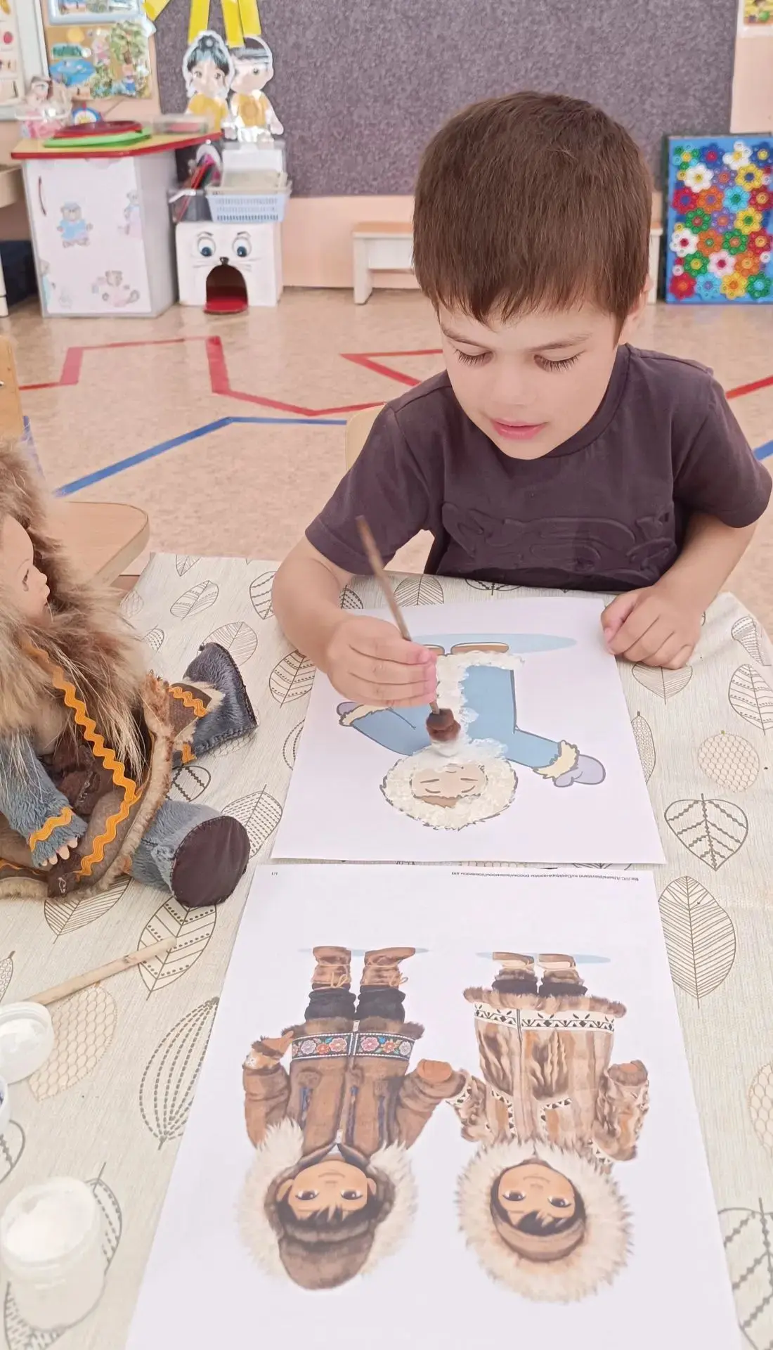 🧊 Маленькие художники покоряют Крайний Север!

Сегодня к нашим деткам приходила кукла Эскимоска, и 