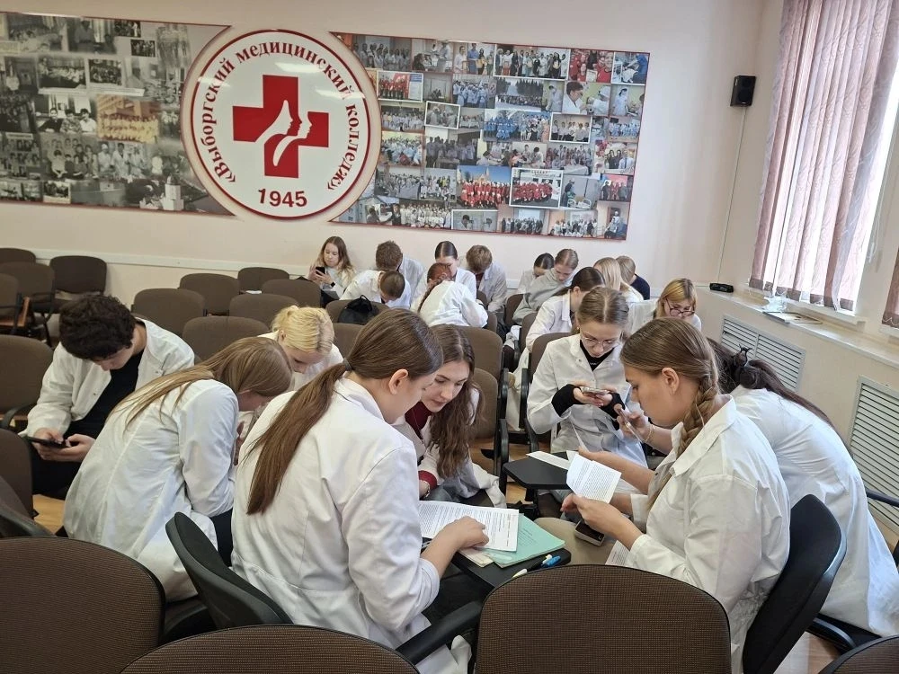 День русского языка
⁣
Ко Дню русского языка студенты первого курса филиала ГБПОУ Центр НПМР ЛО г. Вы