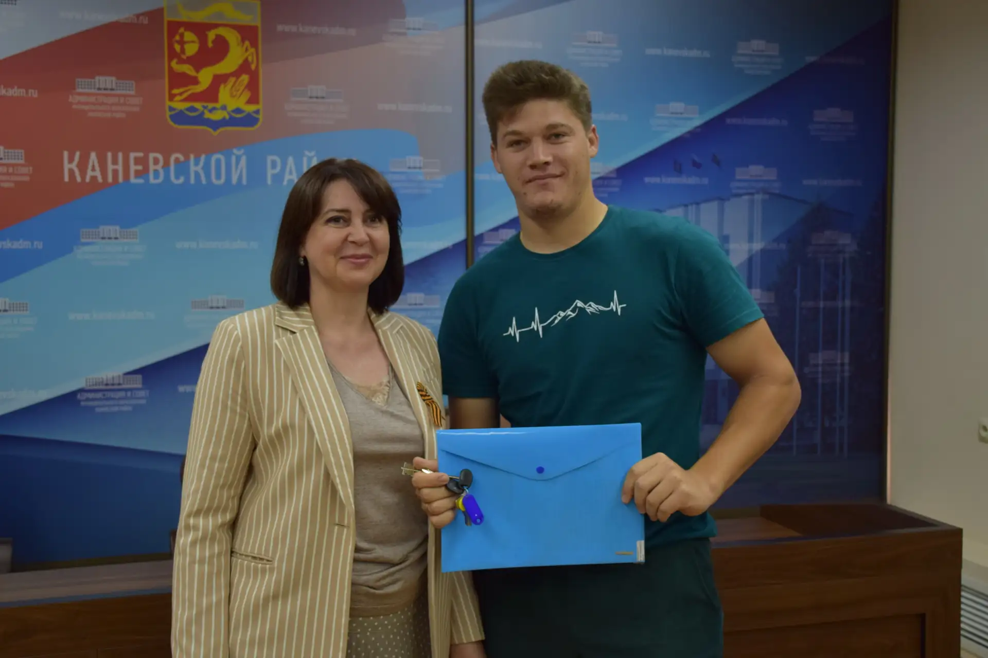 Новоселье в Молодёжном микрорайоне  Сегодня сразу семь жителей Каневского района получили ключи от с