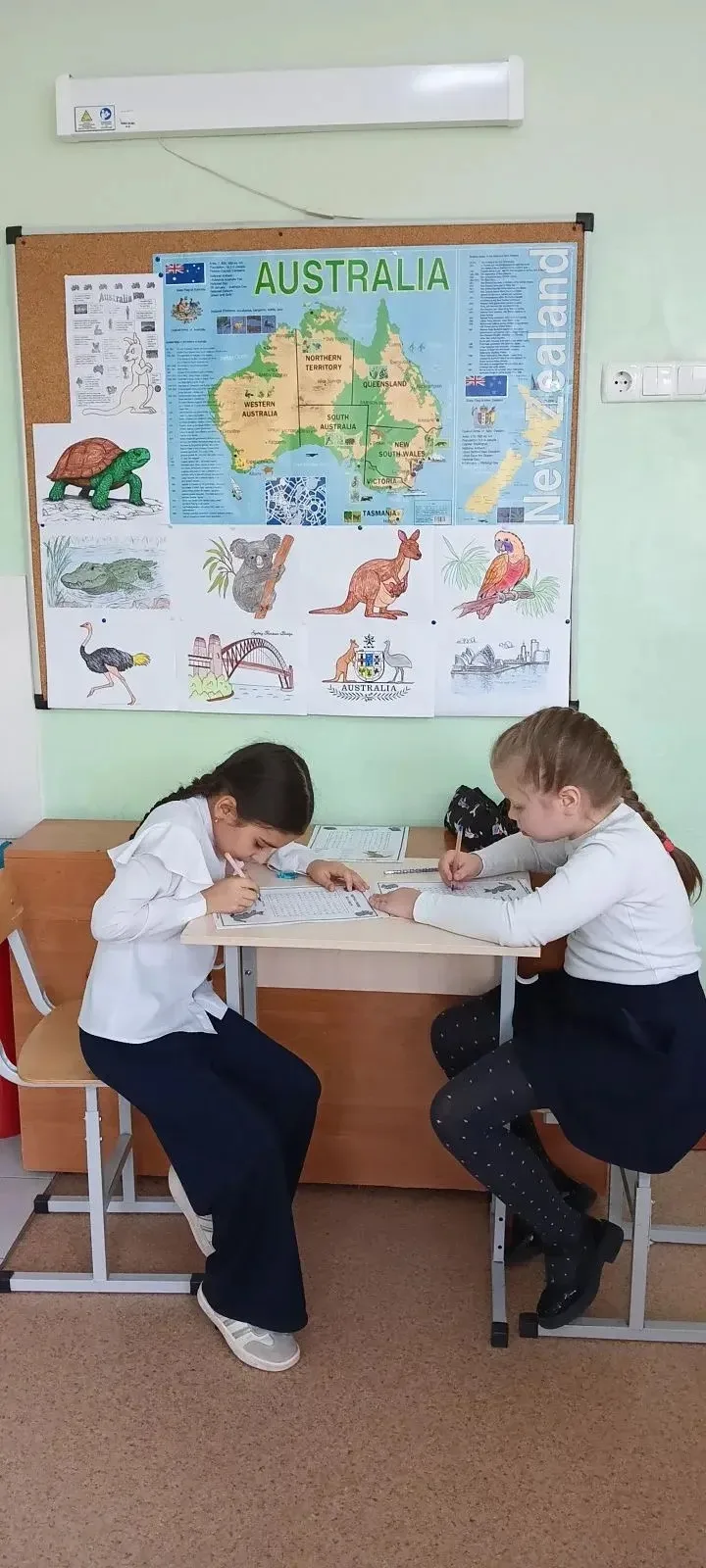 🐨 Неделя английского языка: 2 «А» покоряет Австралию!  Наши маленькие путешественники из корпуса на 