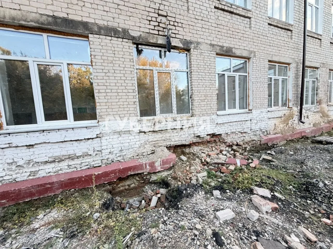 Школу в поселке Хор не отремонтировали в срок – теперь за дело должен взяться новый под...