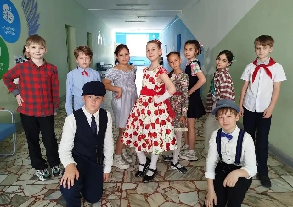 🎞️ Дань эпохе: ретро-стиль открывает «Неделю стиля» в Гимназии №4 ❤️👠📀  В рамках нашего большого про