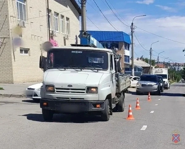 Камышанка переходя дорогу в неположенном месте попала под колеса ЗИЛа

Вчера в 10:40 43-летний водит